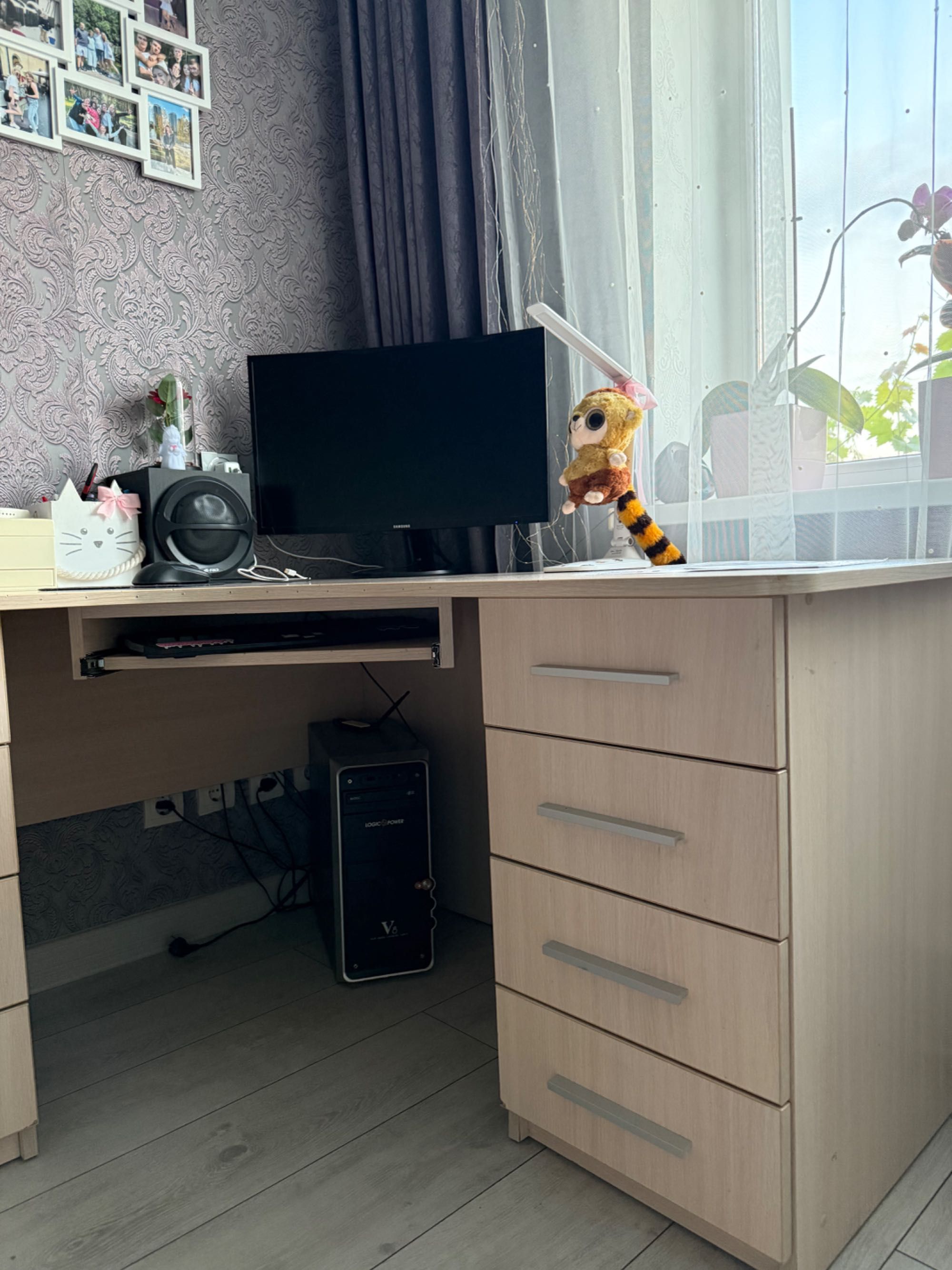 Компʼютерний ( письмовий стіл )