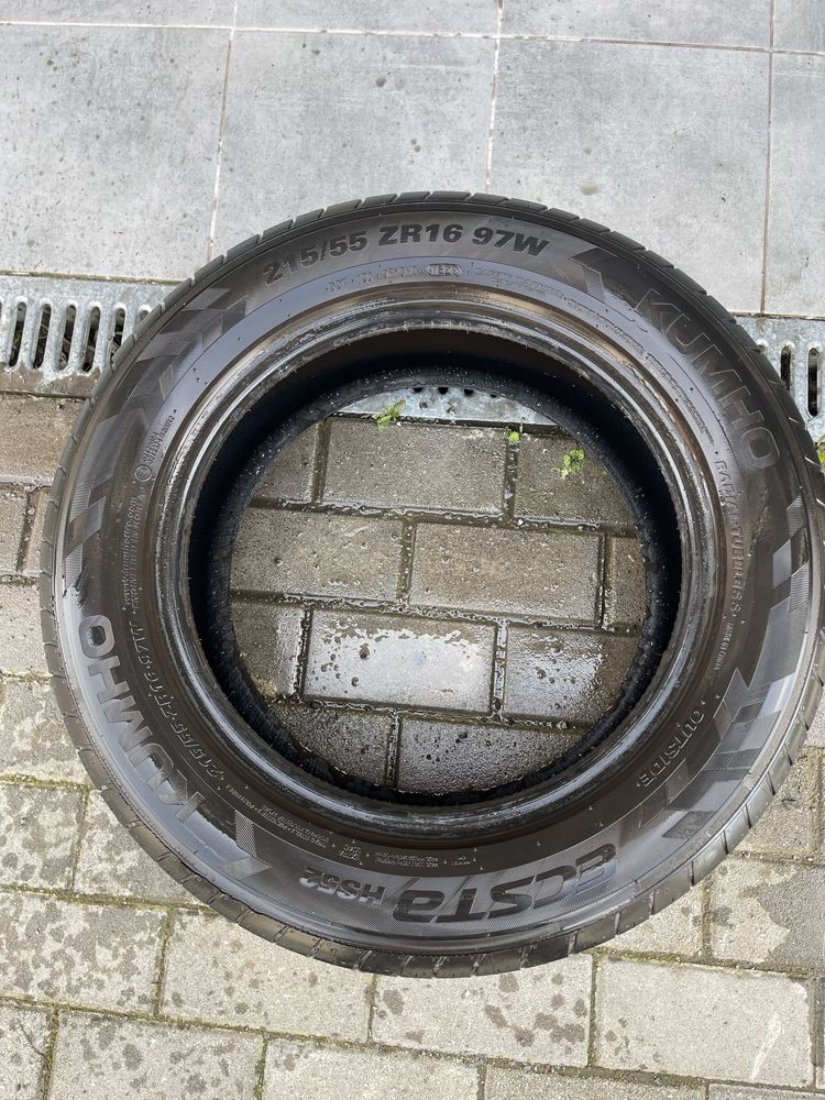 Kumho Ecsta HS52 215/55 16  2022 року