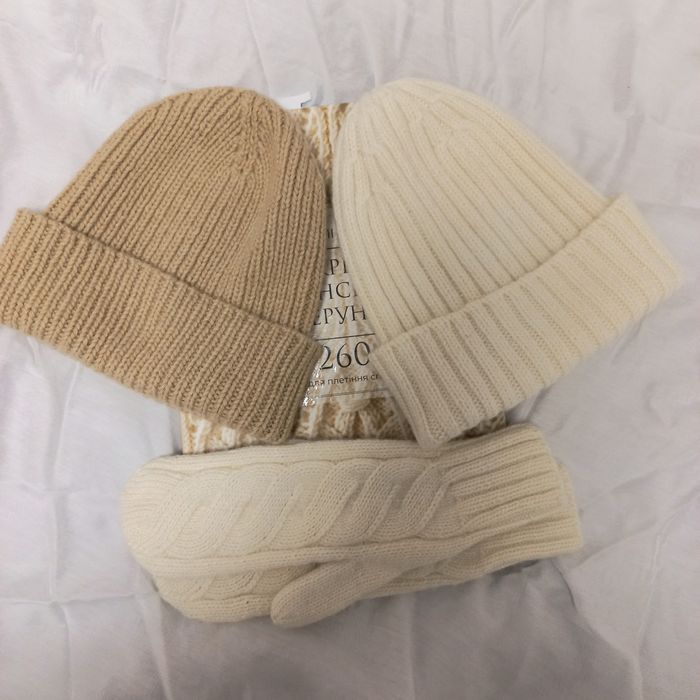 Шапки в'язані жіночі з італійського мериносу; альпака