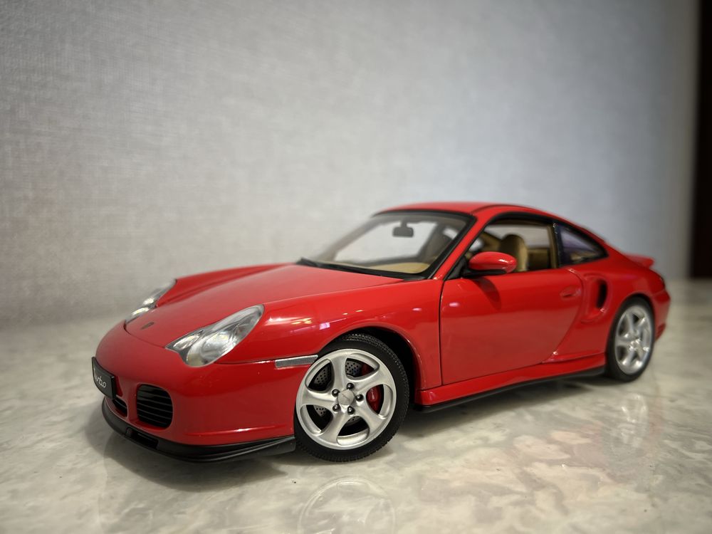 Porsche 911 Turbo Autoart 1/18