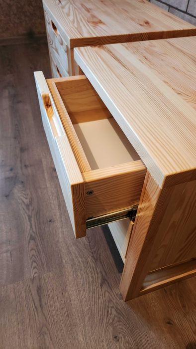 Приліжкові тумбочки з дерева