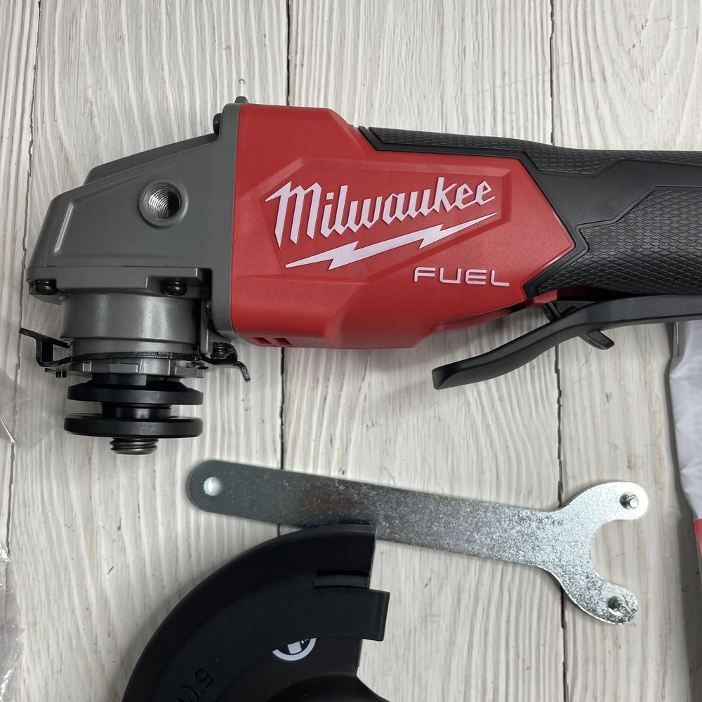 Бесщеточная аккумуляторная болгарка Milwaukee M18 FUEL 2880-20