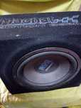 subwoofer, um da alpine outro magnat