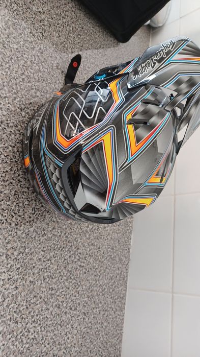 Capacete troylee designs D4 carbono