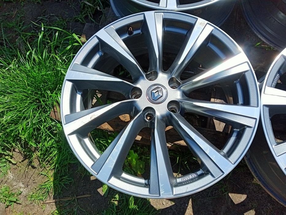 5/114,3 r19 et40 Nissan Renault
