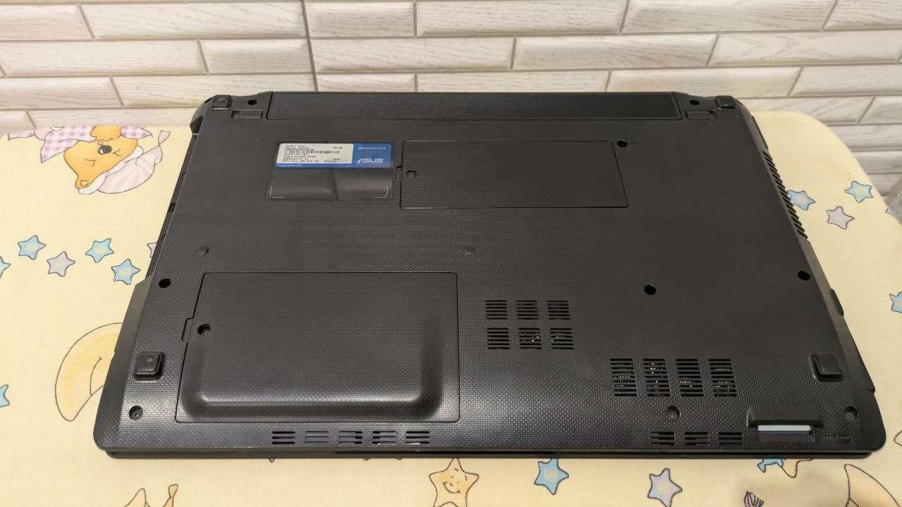 ноутбук почищений замінена термопаста стоить ssd диск шустро працює