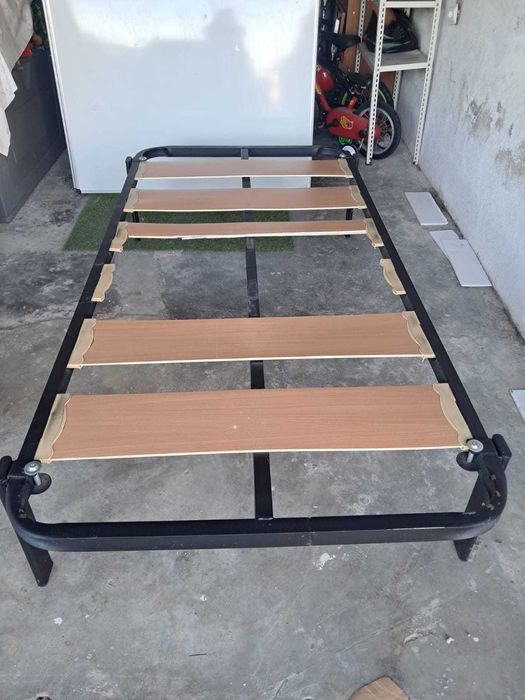 Cama de solteiro ferro preto