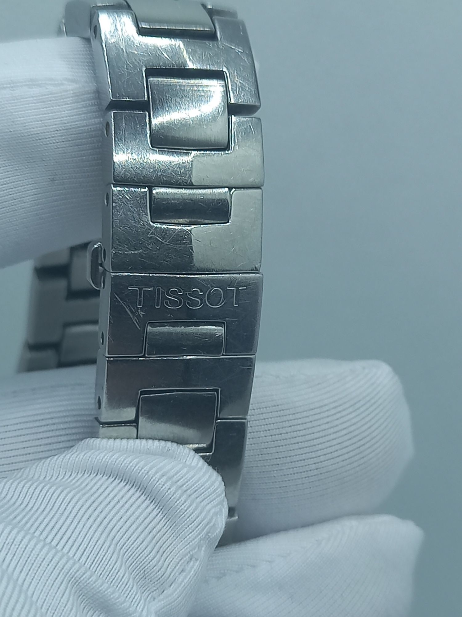 Жіночий годинник Tissot L520.