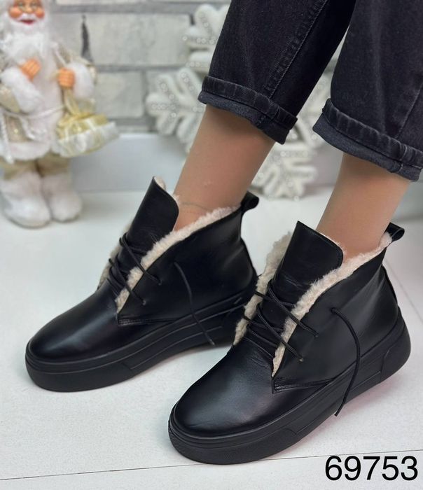 Жіночі шкіряні зимові черевики в кольорах