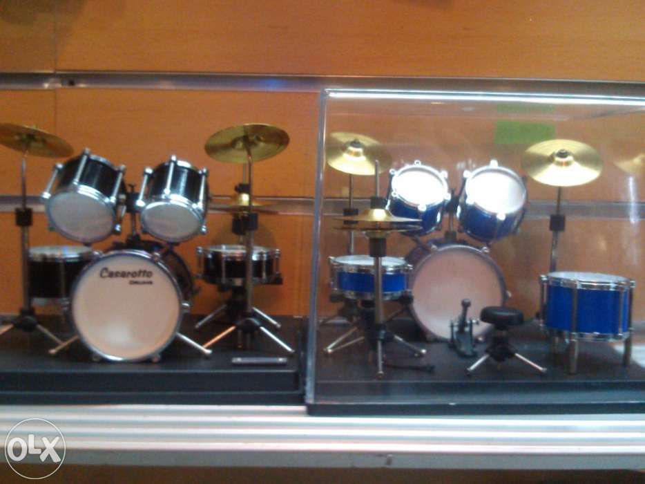 Mini Bateria em estojo de acrílico