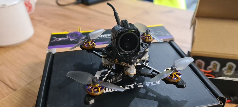 Flywoo firefly18  1S o4 BNF-DJI, 8 baterii ładowarka