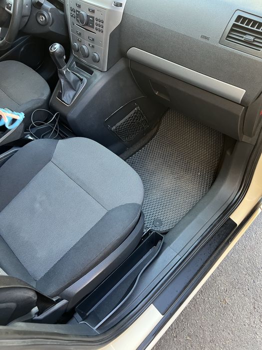 Опель Зафира Б 2013 рік 7 місць 1.6 газ/бенз рестайлинг