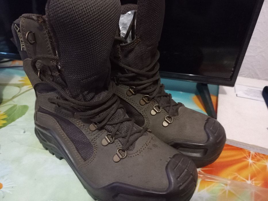 Продам б/у берці, утеплювач зимовий для куртки і штанів