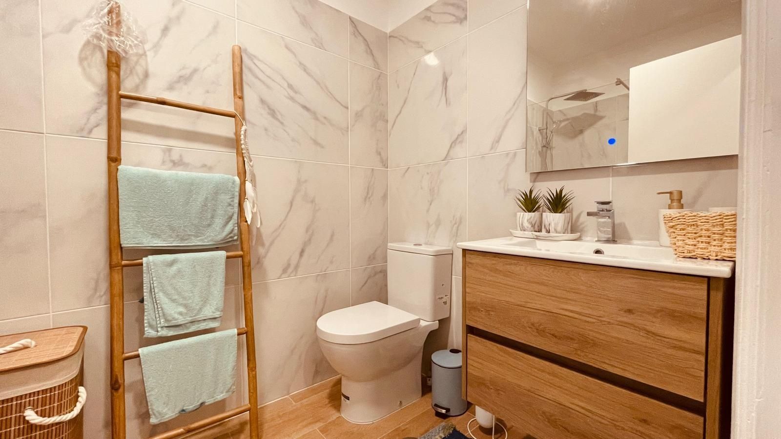 Apartamento T1 renovado na praia da Amorosa