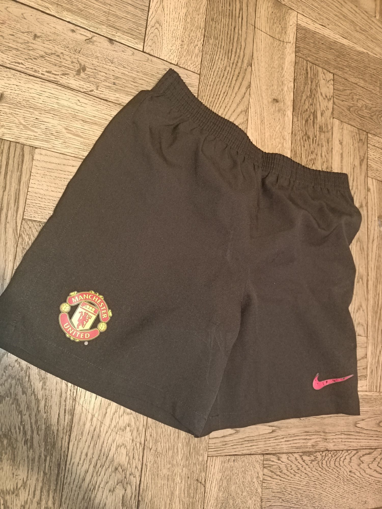 Spodenki czarne Nike Manchester 122/128 szorty na WF do piłki