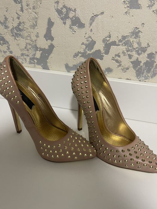 Елегантні жіночі туфлі