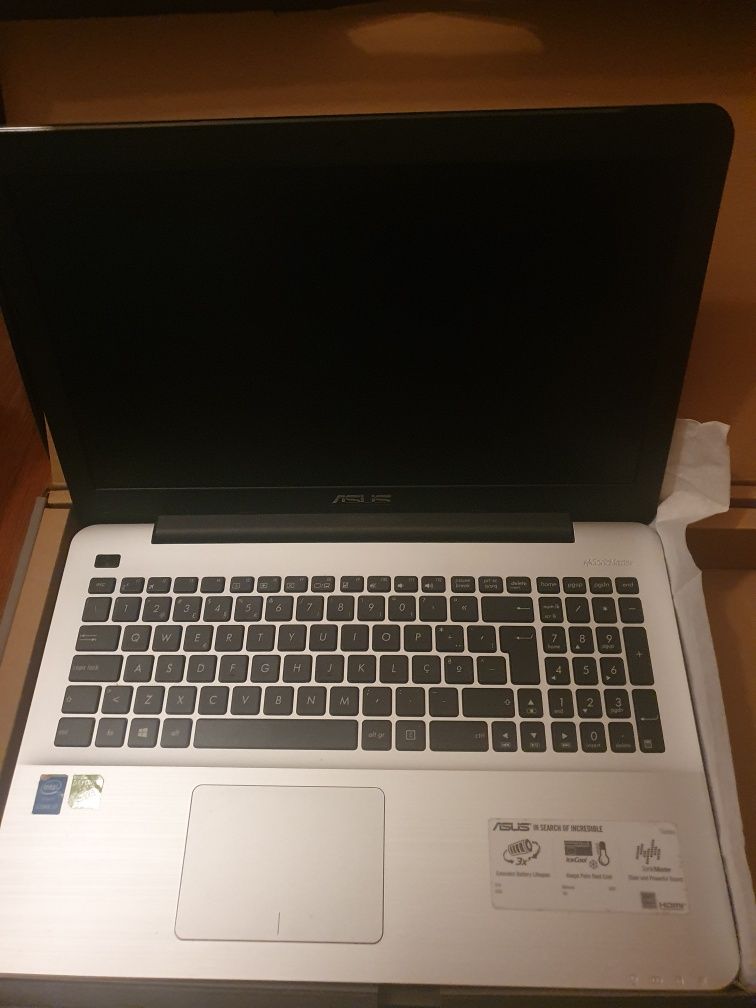 Portátil Asus x555l i7