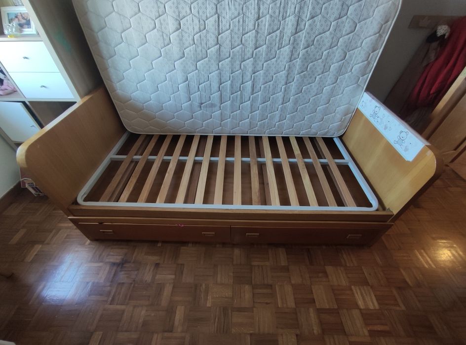 Cama solteiro 190x95 em madeira com gavetas