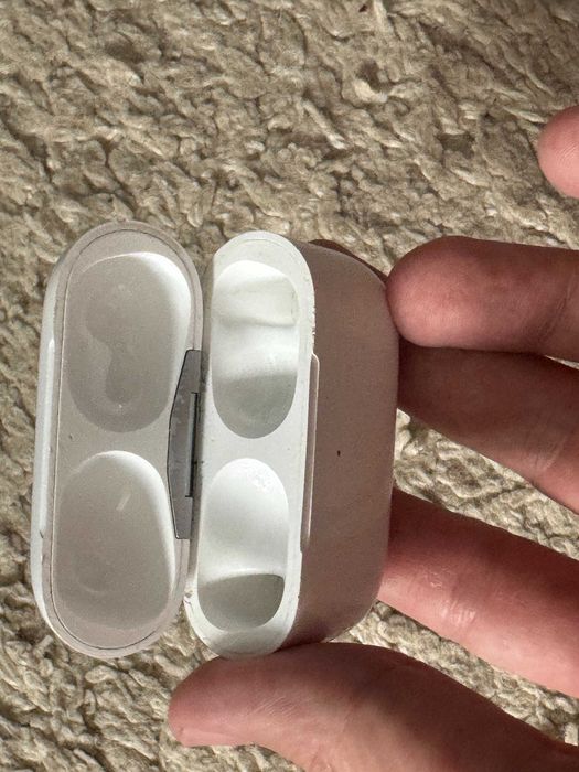 Кейс для наушников Apple Airpods