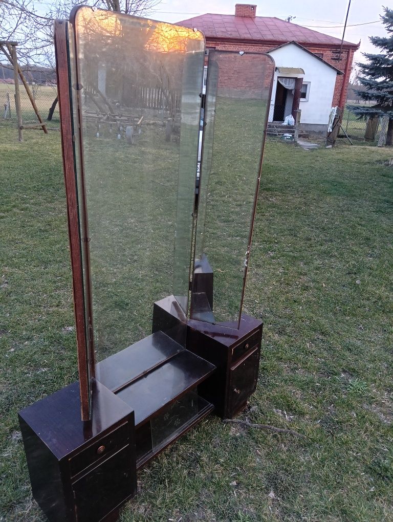 Sprzedam toaletkę z lustrem