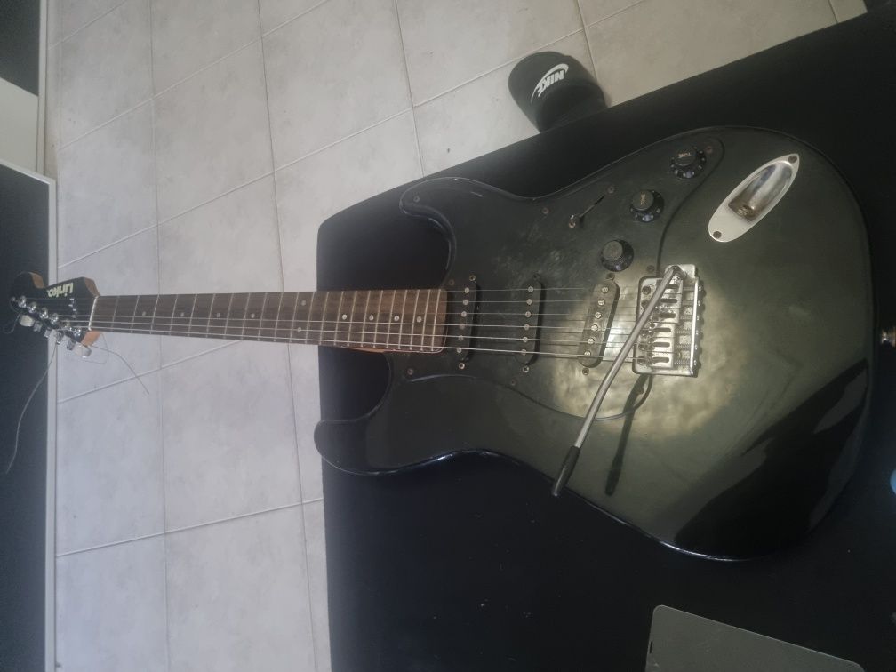 Vendo Guitarra eléctrica Linko com o sistema de som