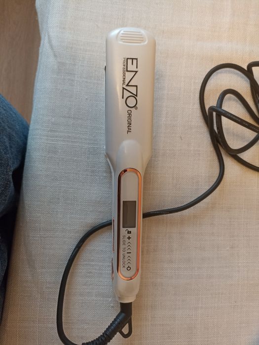 Вирівнювач волосся з регулюючою температурою