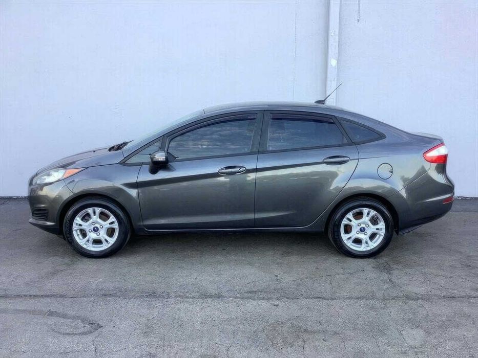 Ford Fiesta SE      2016