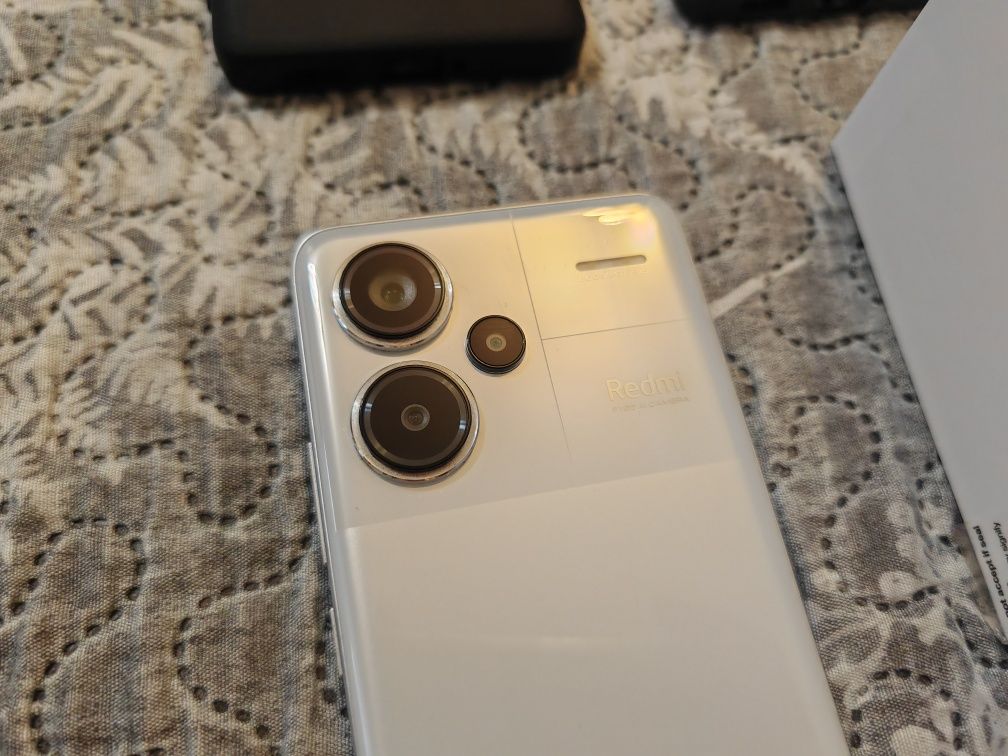 Troco/Vendo Redmi Note 13 Pro Plus 256gb com caixa e acessório!