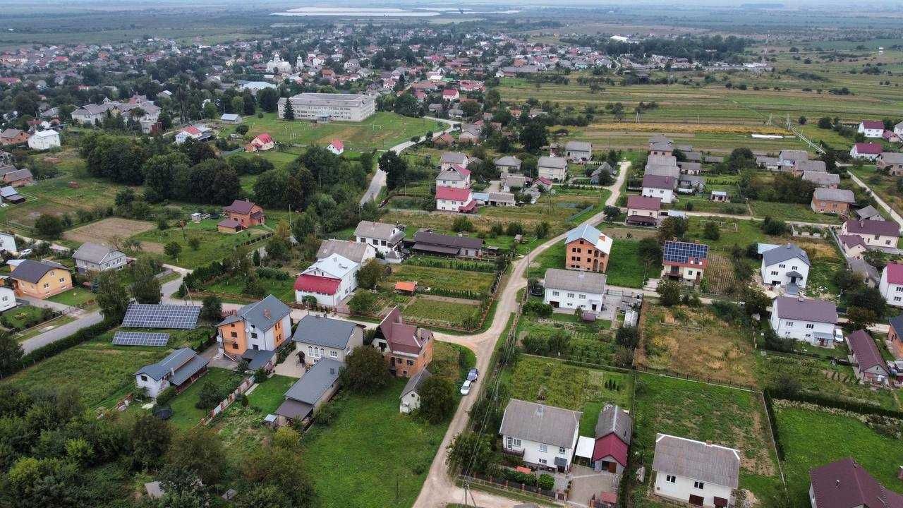 Продається будинок з ділянкою у смт.Меденичі