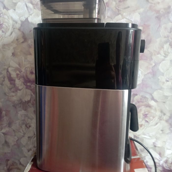 Крапельна кавоварка з кавомолкою Philips HD7767/00