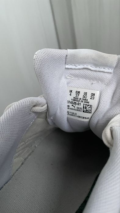 Оригінальні шкіряні кросівки Puma 37 б/у