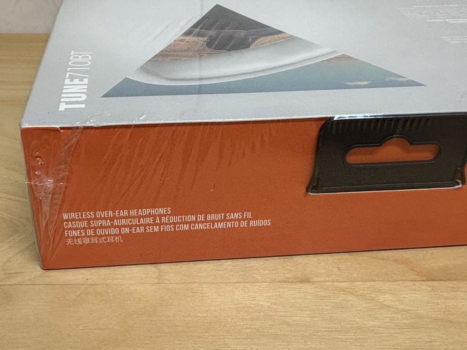 Auscultadores JBL by Harman Tune 710BT - cor branca, caixa selada