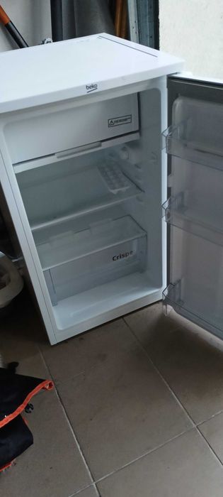 Mała lodówka Beko lekko uszkodzona