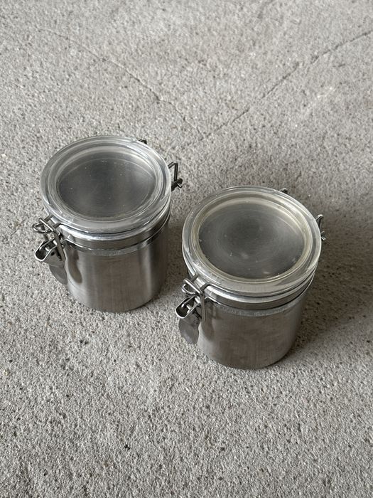 Pudelka metalowe pojemniki kuchenne do przechowywania sypkich rzeczy