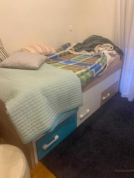 Cama de solteira, Camiseiro, e prateleira