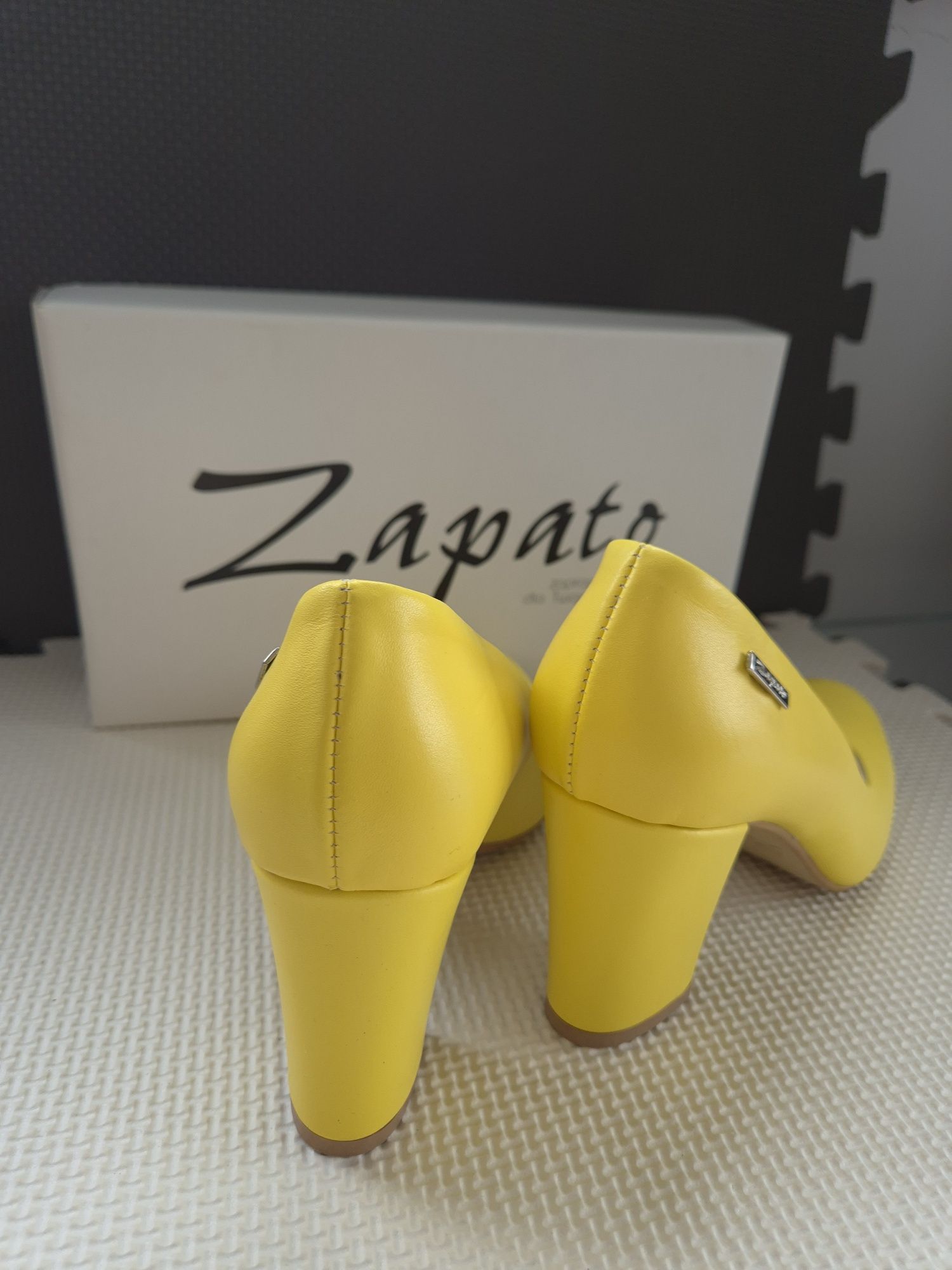 Buty na obcasie Zapato r.39