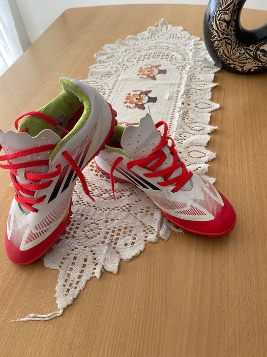 Chuteira adidas F50 como novas