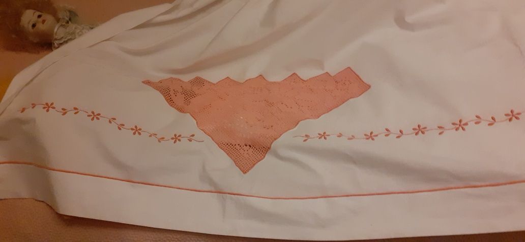 Maravilhoso Lençol Rendas Finas Coral.- Fronhas