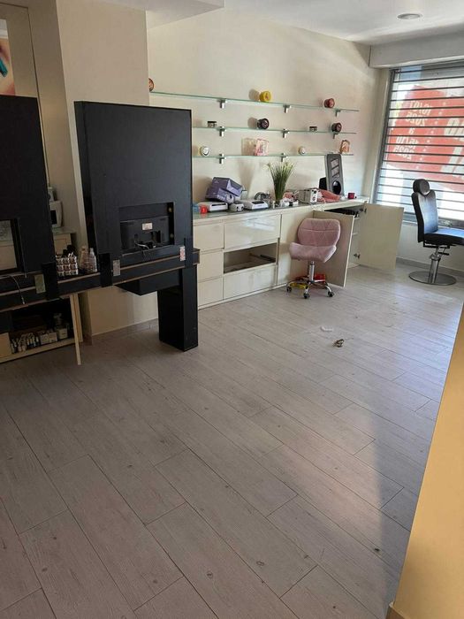 Espaço comercial renovado em Seia