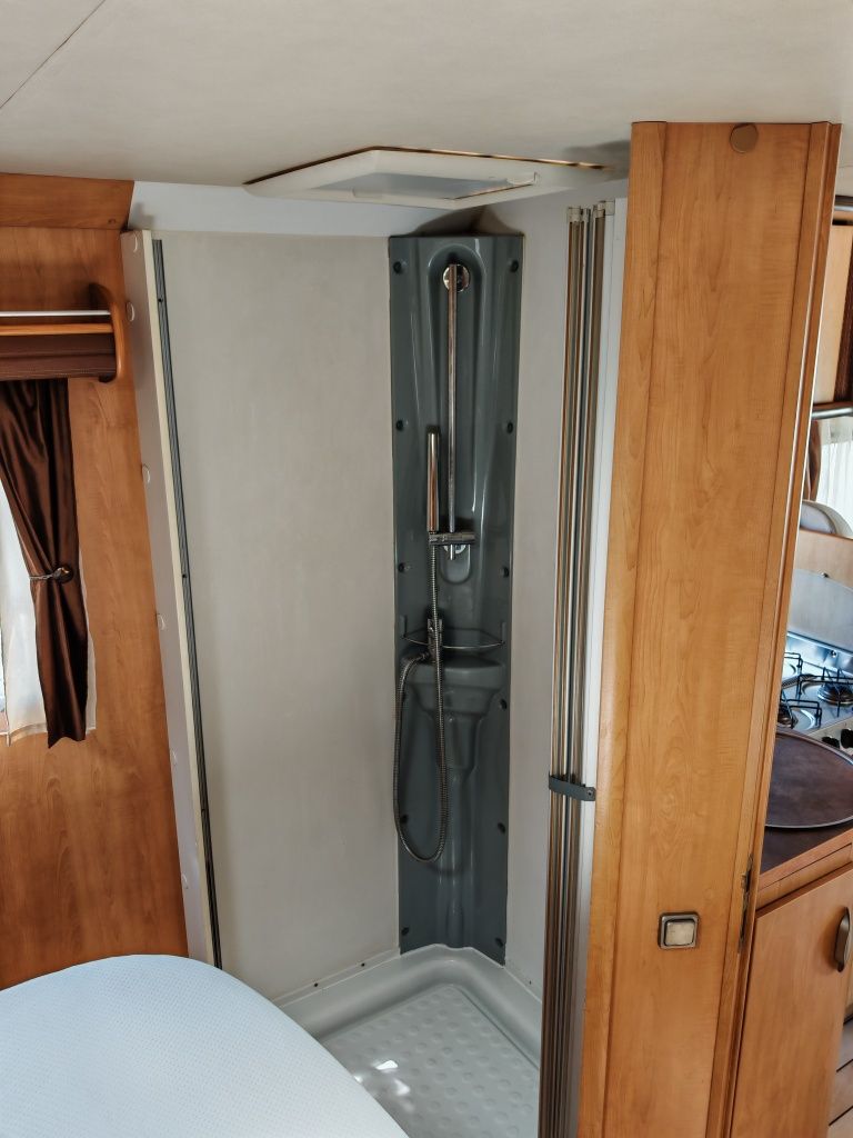 Autocaravana cama central