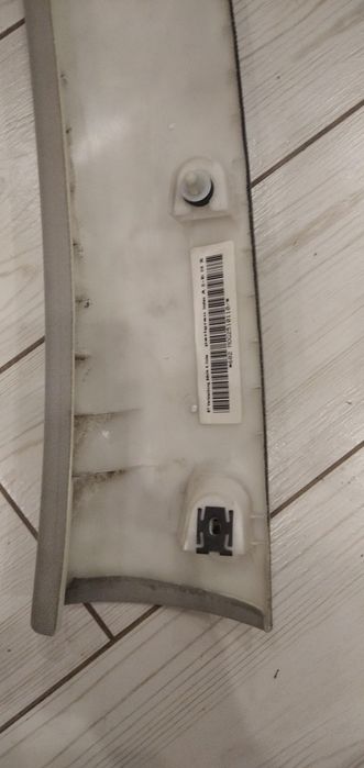 Накладка на передню ліву стійку Volkswagen Passat B7