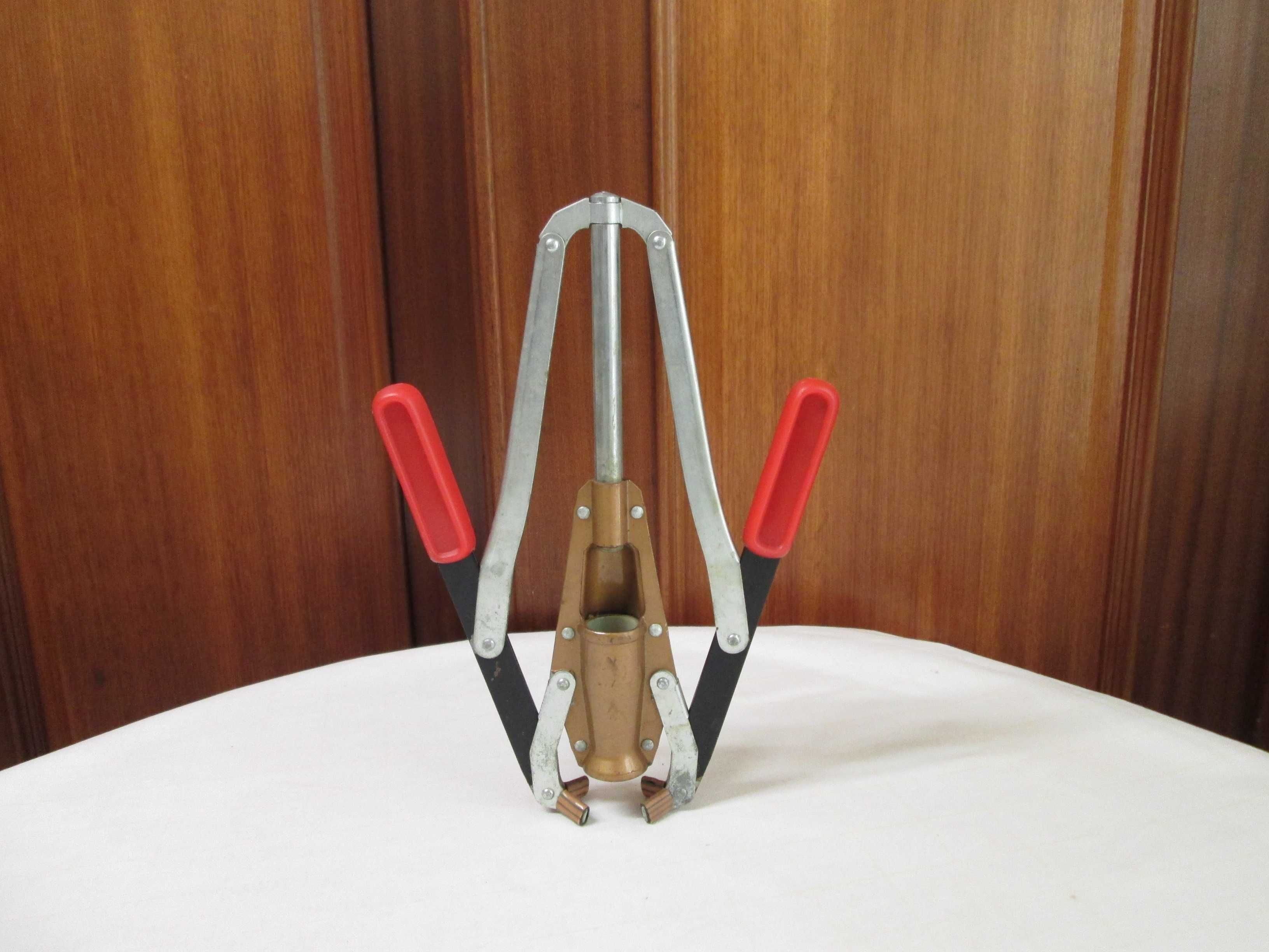 Arrolhador - Equipamento Manual de Colocar Rolhas em Garrafas