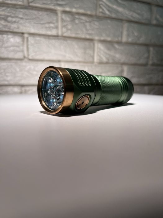 Emisar D4Sv2 - ручний ліхтар