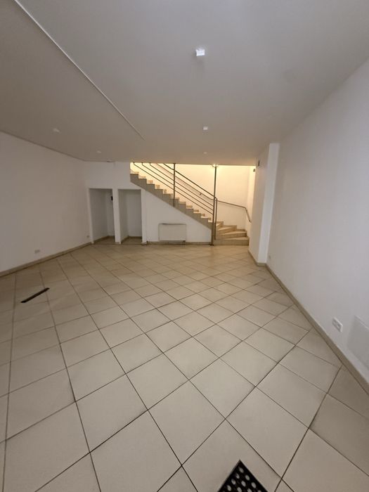 budynek uslugowy na ulicy 1 Maja w Gostyniu deptak centrum