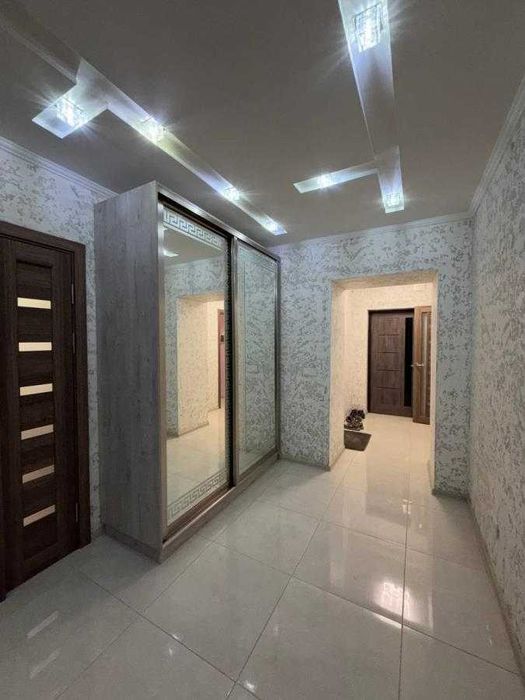 Продається простора 3-кімнатна квартира в обжитій новобудові