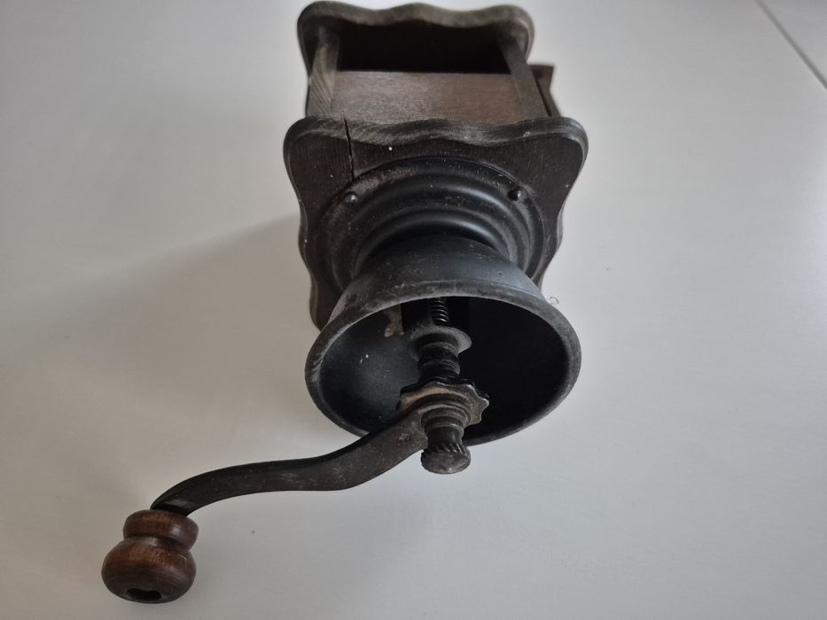 Stary ręczny młynek do kawy, retro PRL