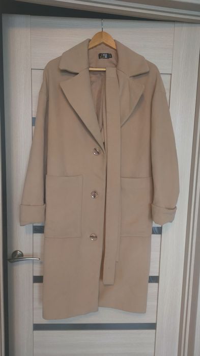 Пальто бежевое 44р