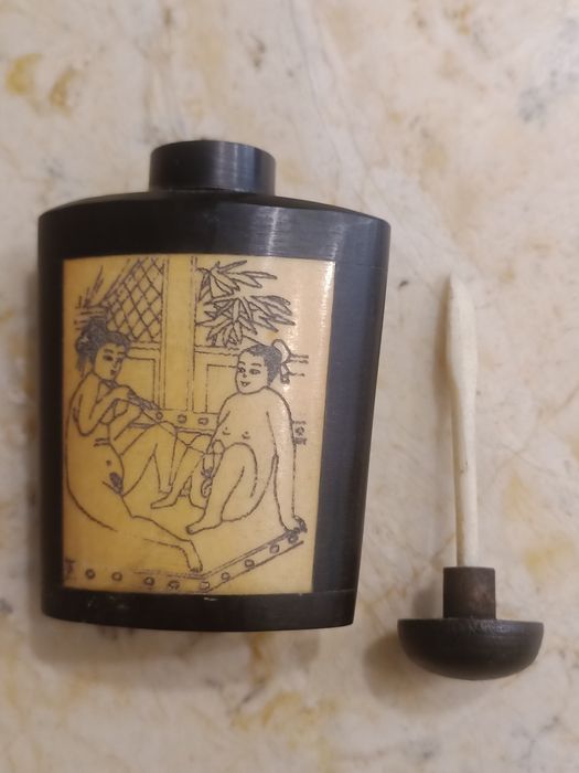 Frascos de rapé eróticos ou snuff bottle