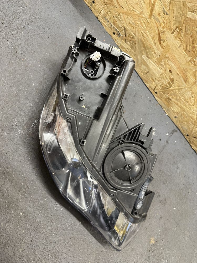 Lampa lewy przód audi a1 8X xenon