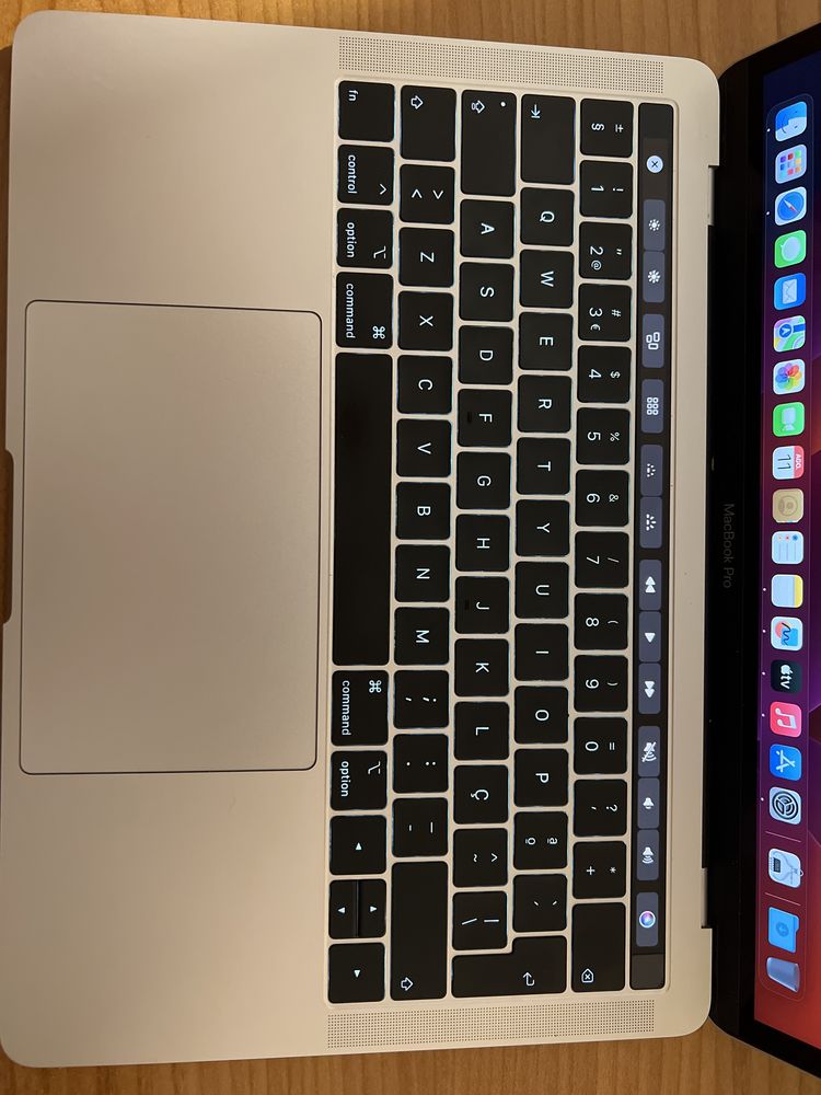 MacBook Pro 13-inch, 2019, Two Thunderbolt 3 ports